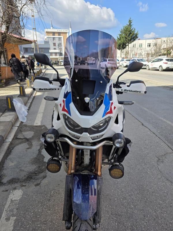MOTOCAM Honda Africa twin CRF 1100 L4 Ön Cam 2023-2025 Model 54cm Siyah Renkli 4mm UZUN VE GENİŞ - Image 1