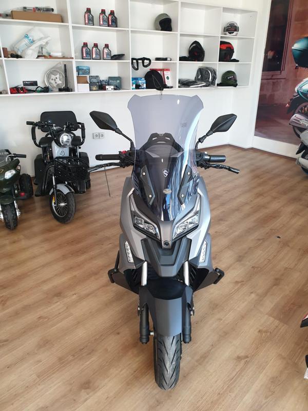 MOTOCAM Motolüx RT2 Ragner Siperlik Ön Cam 2023-2025 Model 56cm Siyah Renkli 4mm UZUN CAM - Image 1