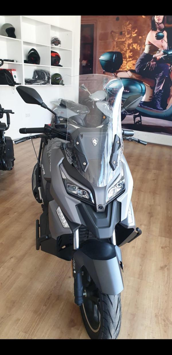 MOTOCAM Motolüx RT2 Ragner Siperlik Ön Cam 2023-2025 Model 56cm Şeffaf Renkli 4mm UZUN CAM - Image 1