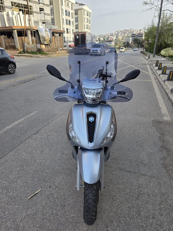 MOTOCAM Piaggio Medley S 150 Ön Cam 2021-2025 Model 56cm füme Renkli Elcikli APARATSIZ GÖNDERİLİR - Image 1