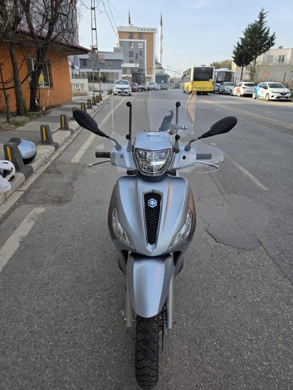 MOTOCAM Piaggio Medley S 150 Ön Cam 2021-2025 Model 56cm Şeffaf Renkli Elcikli APARATSIZ GÖNDERİLİR - Image 1