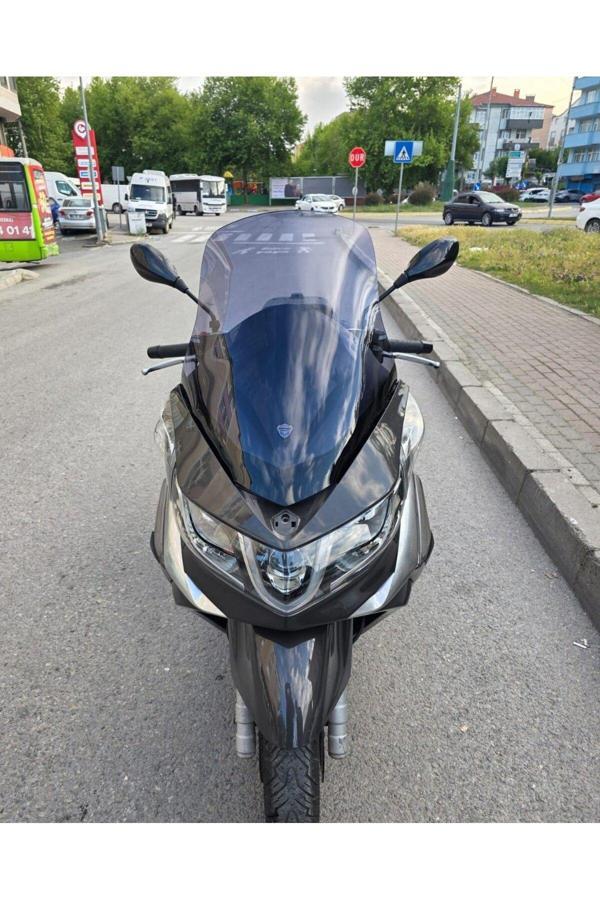 MOTOCAM Piaggio X10 Siperlik Ön Cam 2011-2017 Model 73cm Füme Renkli 4mm - Image 1