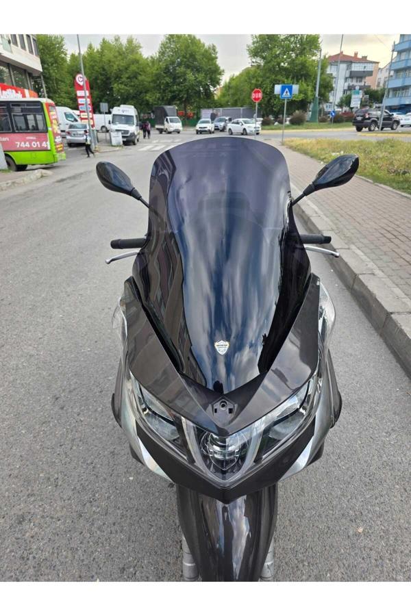 MOTOCAM Piaggio X10 Siperlik Ön Cam 2011-2017 Model 73cm Siyah Renkli 4mm - Image 1
