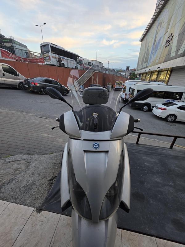 MOTOCAM Piaggio X7 Siperlik Ön Cam 2007-2012 Model 43cm Şeffaf Renkli 4mm - Image 1