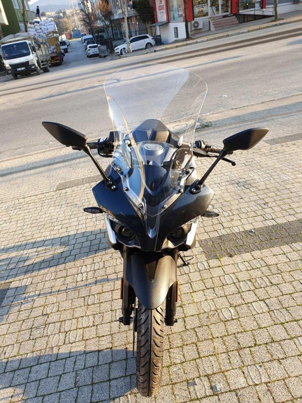MOTOCAM Pulsar RS 200 Siperlik Ön Cam 2015-2025 Model 56cm Şeffaf Renkli 4mm UZUN CAM - Image 1