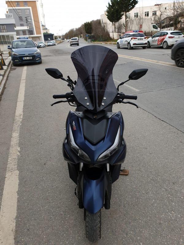 MOTOCAM RKS Arome 125 Siperlik Ön Cam 2023-2025 Model 54cm Siyah Renkli Sportif Model - Image 1