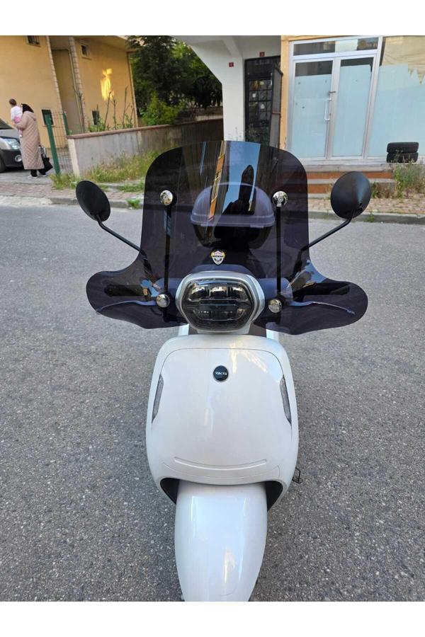 MOTOCAM RKS VPS 125 Siperlik Ön Cam 2022-2025 Model 42cm Siyah Renkli 4mm - Image 1