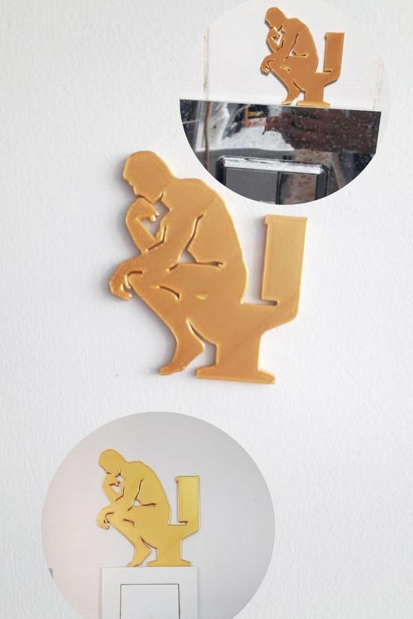 Relatos Gold Thinker Man Klozette Oturan Düşünen Adam - Kapı ,Priz ,Sifon Süsü Komik Dekor Plastik Çıkartma - Image 1