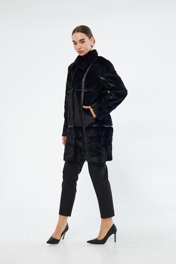 Mizalle Kürk Detaylı Şeritli Siyah Kaban 40 - Image 1