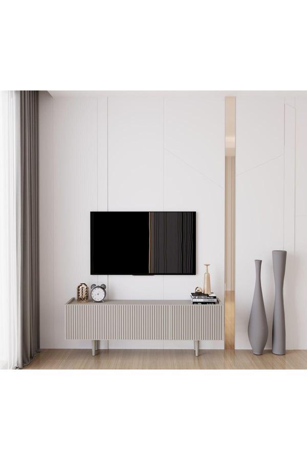 Enwood Capella Kumtaşı Rengi Mdf 3 Kapaklı Ahşap Ayaklı 140 Cm Tv Ünitesi - Image 1