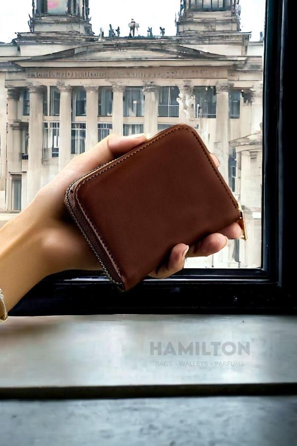 Hamilton Orijinal Kadın Kahverengi Kartlıklı Bozuk Para Bölmeli Fermuarlı Yumuşak Deri Şık Mini Cüzdan - Image 1
