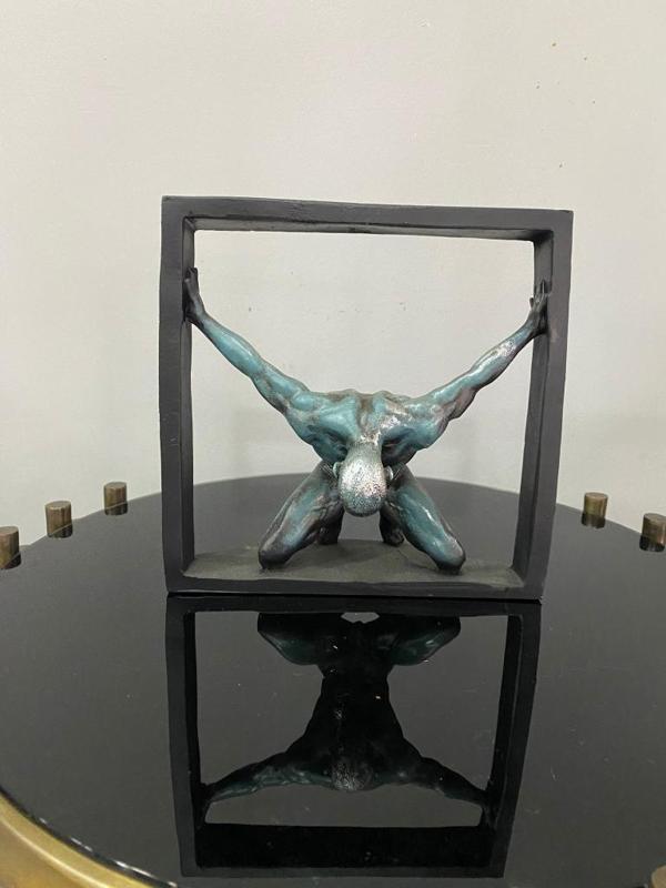 Tutsak Adam heykeli Soyut Düşünce Tuzağı Tasarım Heykel ( aşırı düşünen heykel mücadele figürü biblo )  - Image 1