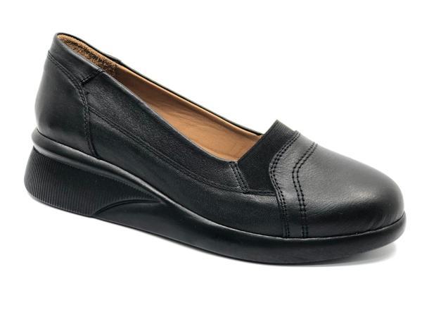 Ayakdaş Hakiki Deri Ortopedik Üstü Lastik Detaylı Kadın Babet Ayakkabı - Image 1