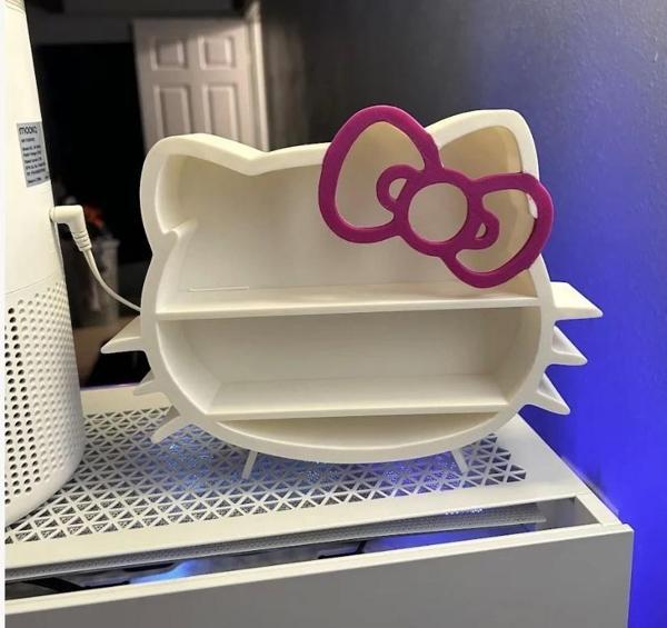 Dekoratif Hello Kitty Kesimli Masa Şifonyer Süsü - Beyaz Kasa - Pembe Fiyonk - Image 1
