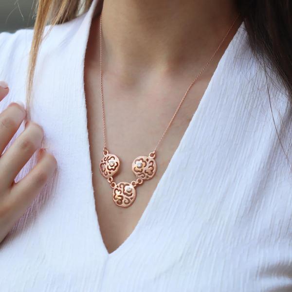 Gül Modeli Zirkon Taşlı Rose Gold Kaplama Gümüş Kolye - Image 1