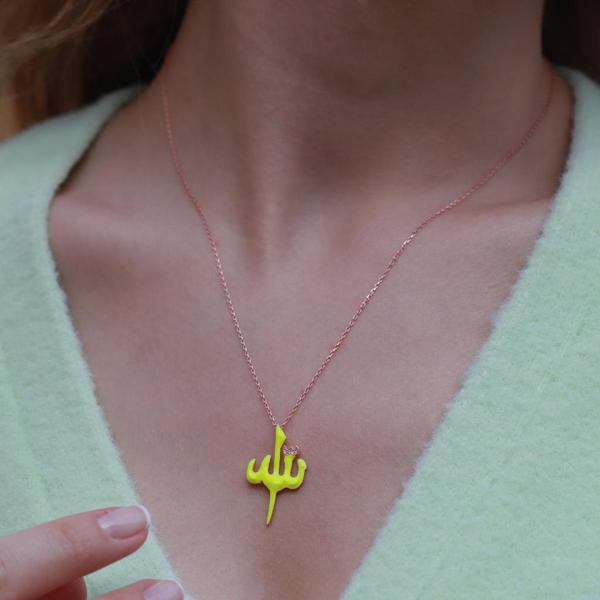 Allah Yazılı Sarı Mine İşli Mini Zirkon Taşlı Rose Gold Kaplama Gümüş Kolye - Image 1