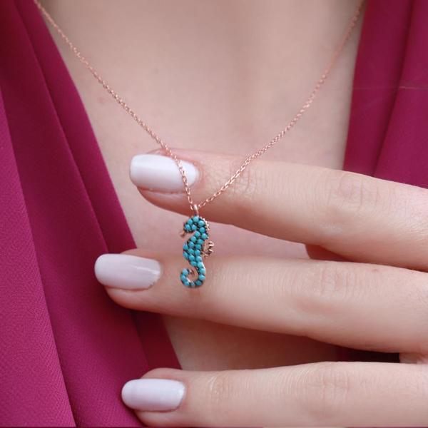 Turkuaz Taşlı Deniz Atı Ve Deniz Yıldızı Rose Gold Kaplama Gümüş Kolye - Image 1
