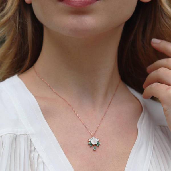 Zambak Çiçeği Rose Gold Kaplama Yeşil Zirkon Taşlı Gümüş Kolye - Image 1