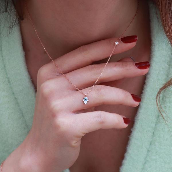Fatma Ana El  Figürlü Zirkon Taşlı Mine İşli Rose Gold Kaplama Gümüş Kolye - Image 1