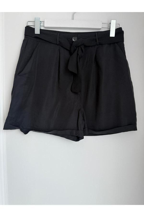 Betül Aksu Butik Modal Kumaş Kuşaklı Şort - Image 1