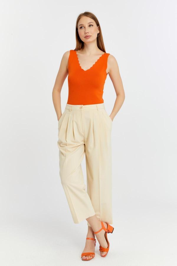Ekru Regular Pileli Kısa Paça Pantolon - Image 1