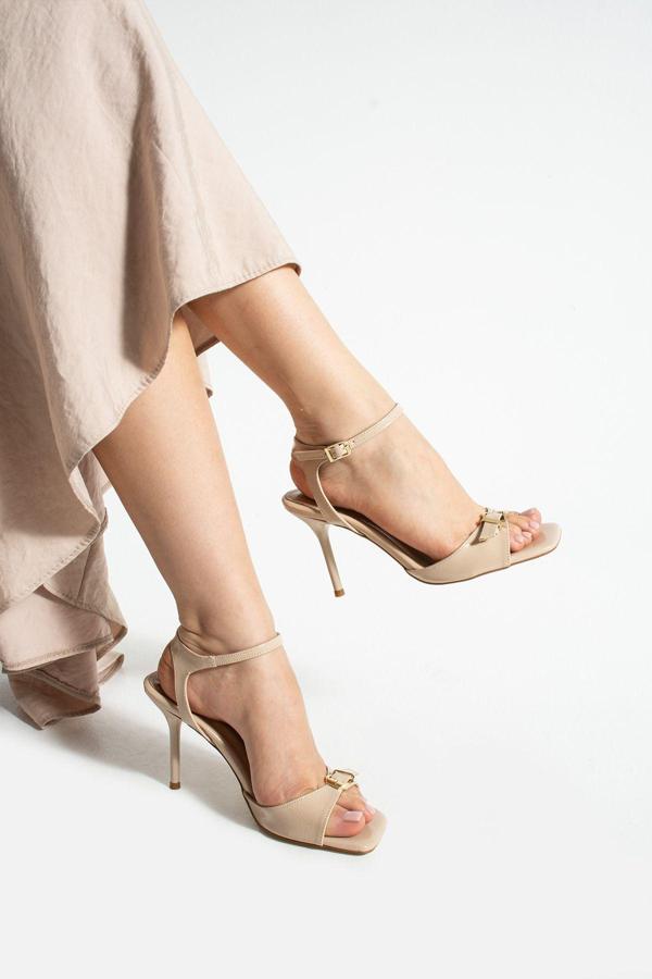 Güllü Shoes Bilekten Bağlamalı Tokalı Bej Vegan Deri Rahat Topuklu Kadın Ayakkabı 9Cm İnce Topuk |Şık & Konforlu - Image 1