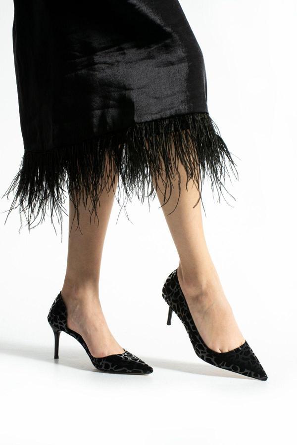 Güllü Shoes Siyah Sivri Burun Leopar Desenli Stiletto – Şık, İnce Topuklu, Kadife Dokulu, Zarif Kadın Ayakkabı - Image 1