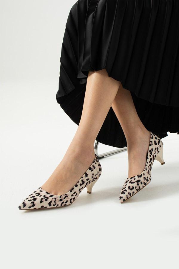 Güllü Shoes Leopar Desenli Saten Sivri Burun Kadın Topuklu Ayakkabı 5 Cm Rahat Şık Günlük Ofis Özel Gün Kombin - Image 1