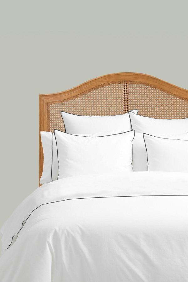Ritmo Home King Size Battal Boy Çift Kişilik Nevresim Takımı Kırık Beyaz Sade Pamuklu Siyah Biyeli Otel Serisi - Image 1