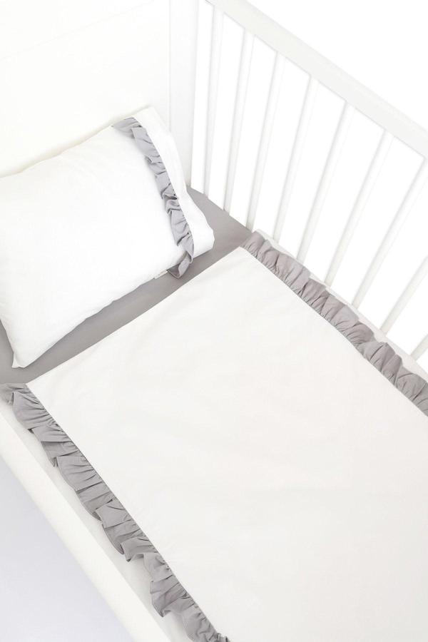 Piamom 100x150 Bebek / Çocuk Fırfırlı %100 Pamuklu Nevresim Takımı Kırık Beyaz-gri - Image 1