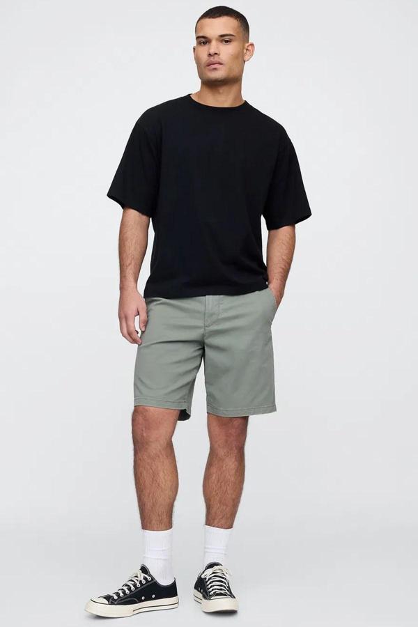 Gap V-9IN Essential Erkek Şort - Image 1