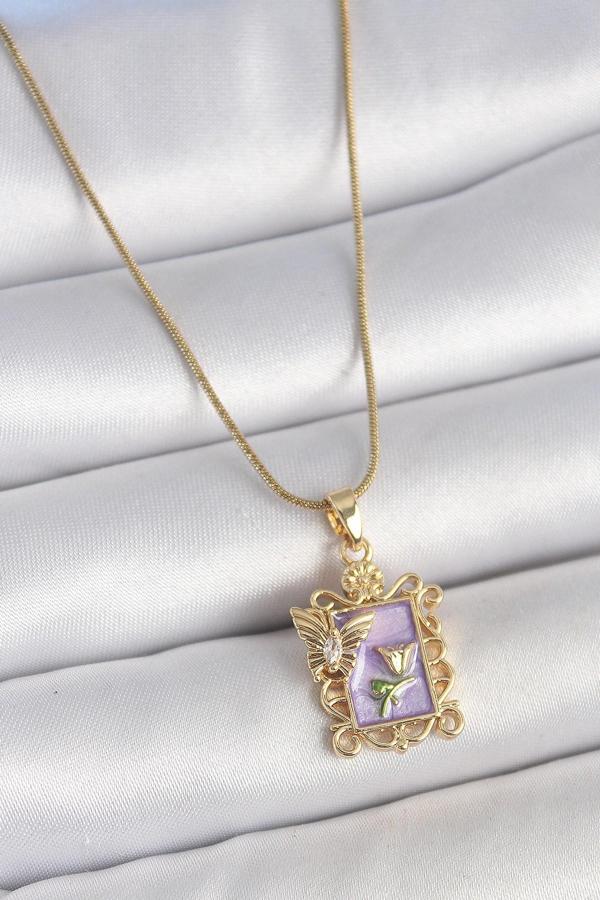 Gold Renk Zincir Mor Mineli Çiçek İşlemeli Zirkon Taşlı Kelebek Detay Portre Model Kadın Kolye - EBJ250519W33975 - Image 1
