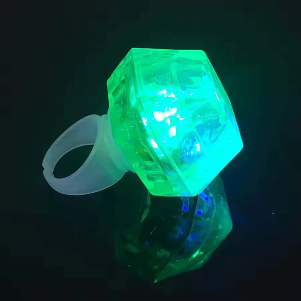Kristal Tasarımlı Led Glow Işıklı 3 Modlu Yeşil Yüzük 3.5 X 5 Cm - Image 1