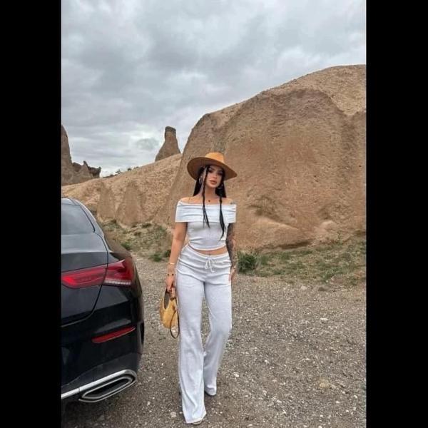 Madonna Yaka Bol Paça Pantolonlu Takım - Image 1