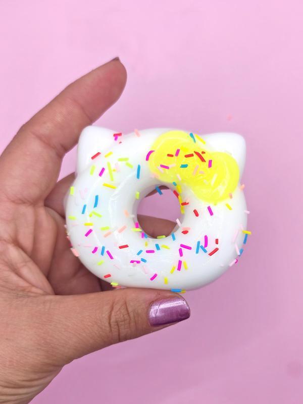Fiyonklu Donut Taba Squishy Kedi Pati Sıkma 7 cm Pullu Pati Sukuşi - Sarı - Image 1