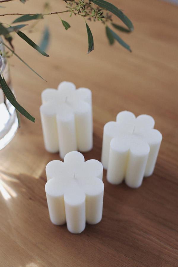 CageartStudio Orta Boy Papatya Kokulu Mum - Silindir Papatya Soya Wax Candle 1 Adet Beyaz - Boy 7 Cm - Image 1