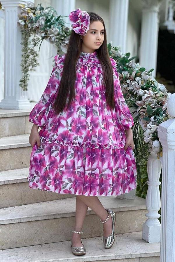 Kız Çocuk Yakası ve Omuzları Fırfır Detaylı Çiçek İşlemeli Pliseli Pembe Elbise - Image 1
