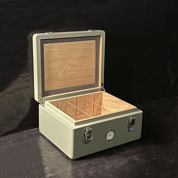 Mezmob İspanyol Sedir Humidor Puro Kutusu Baskı Kilitli Fitilli Haki Yeşil Lake Boya Analog - Image 1