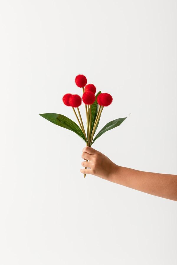 Yapay Ponpon Çiçeği Kırmızı 35 Cm 7 Dal - Image 1