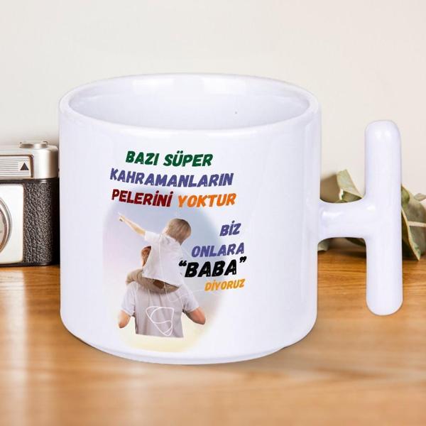 Babanıza Her Sabah Kahraman Olduğunu Hatırlatın! Babalar Gününe Özel Hediyelik T Kupa - Image 1