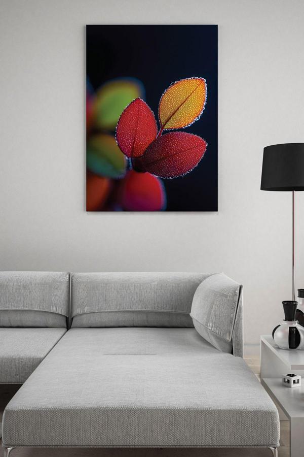 Çiğ Düşmüş Yaprak Kanvas Tablo - Image 1