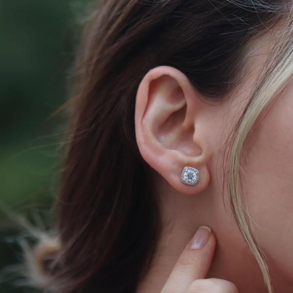 Round Kesim 3 Karat Tek Taş Model Starlight Diamond Küpe - Image 1