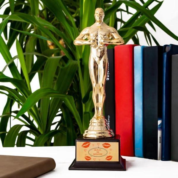 Yılın En İyi Öpücüğü Tasarımlı Hediye Oscar Ödülü - Image 1