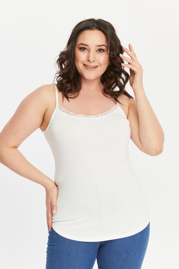 Curvy Trend Büyük Beden İp Askılı Dantel Detaylı Oval Yırtmaç Bluz - Image 1