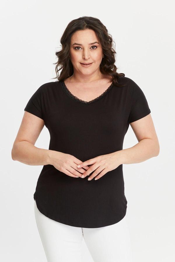 Curvy Trend Büyük Beden Dantel Detaylı Geniş V Yaka Kısa Kol Oval Yırtmaç Bluz - Image 1