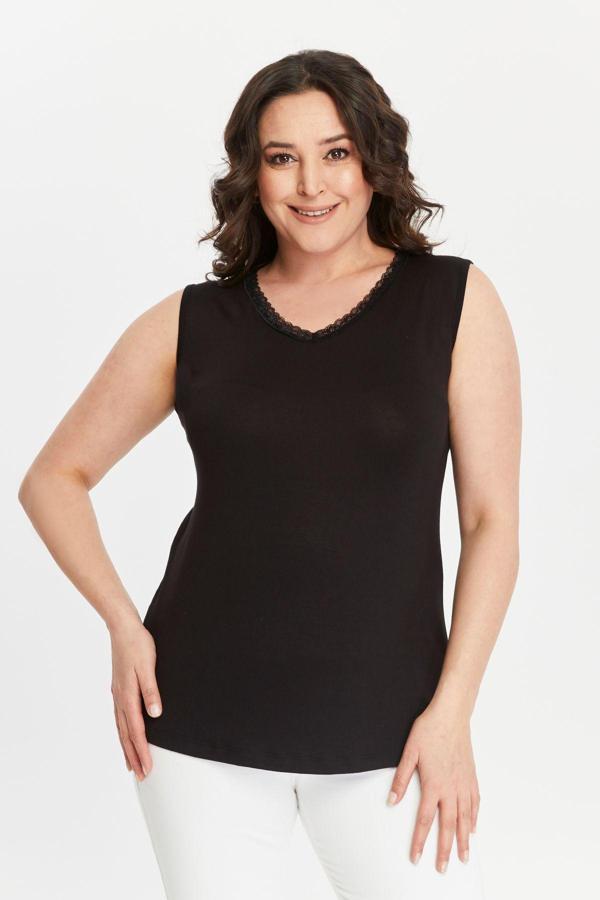 Curvy Trend Büyük Beden V Yaka Dantel Detaylı Kolsuz Viskon Basic Bluz - Image 1