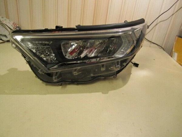 Far Sol . Japon Rav4 (H5) 2.5 Hybrid 19- (Oem No: 81185-42840) - Image 1