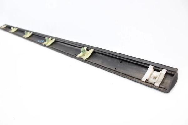 Kapı Bandı Ön Sag 4 Kapılıya Göre Vw Golf3 Bm 90-98 (Oem No: 1H4853516) - Image 1