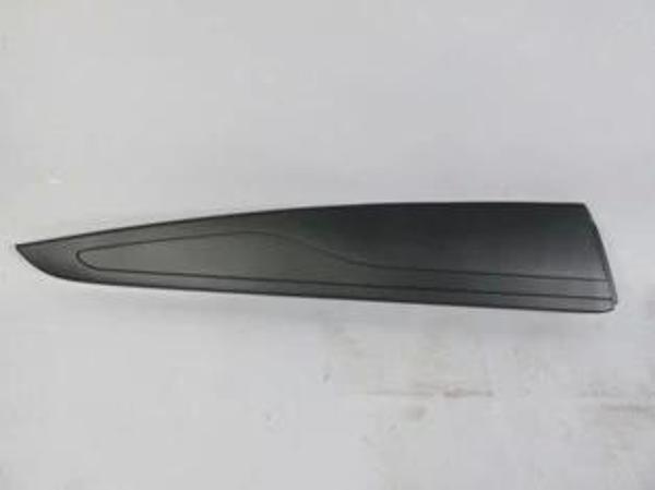 Renault Clıo- 4- Sport Tourer- 13/16; Arka Kapı Bandı Sağ (Nikelaj Takılmayan Tip) (Tw) (Oem No: 828 - Image 1