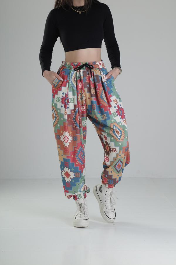 Etnik Desenli Pileli Jogger - Image 1